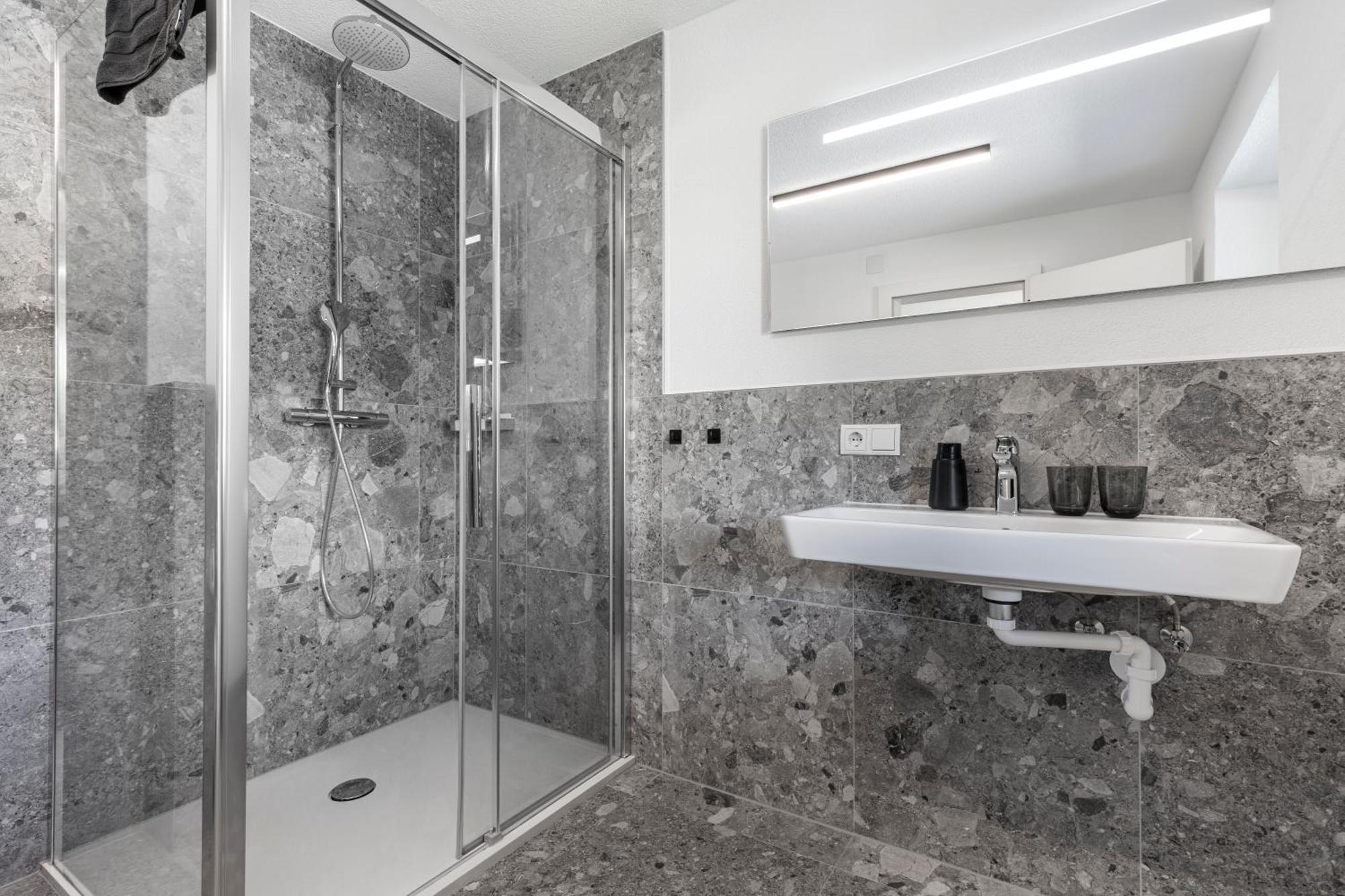 Kiechls Homebase - Adults Only Tarrenz Bilik gambar