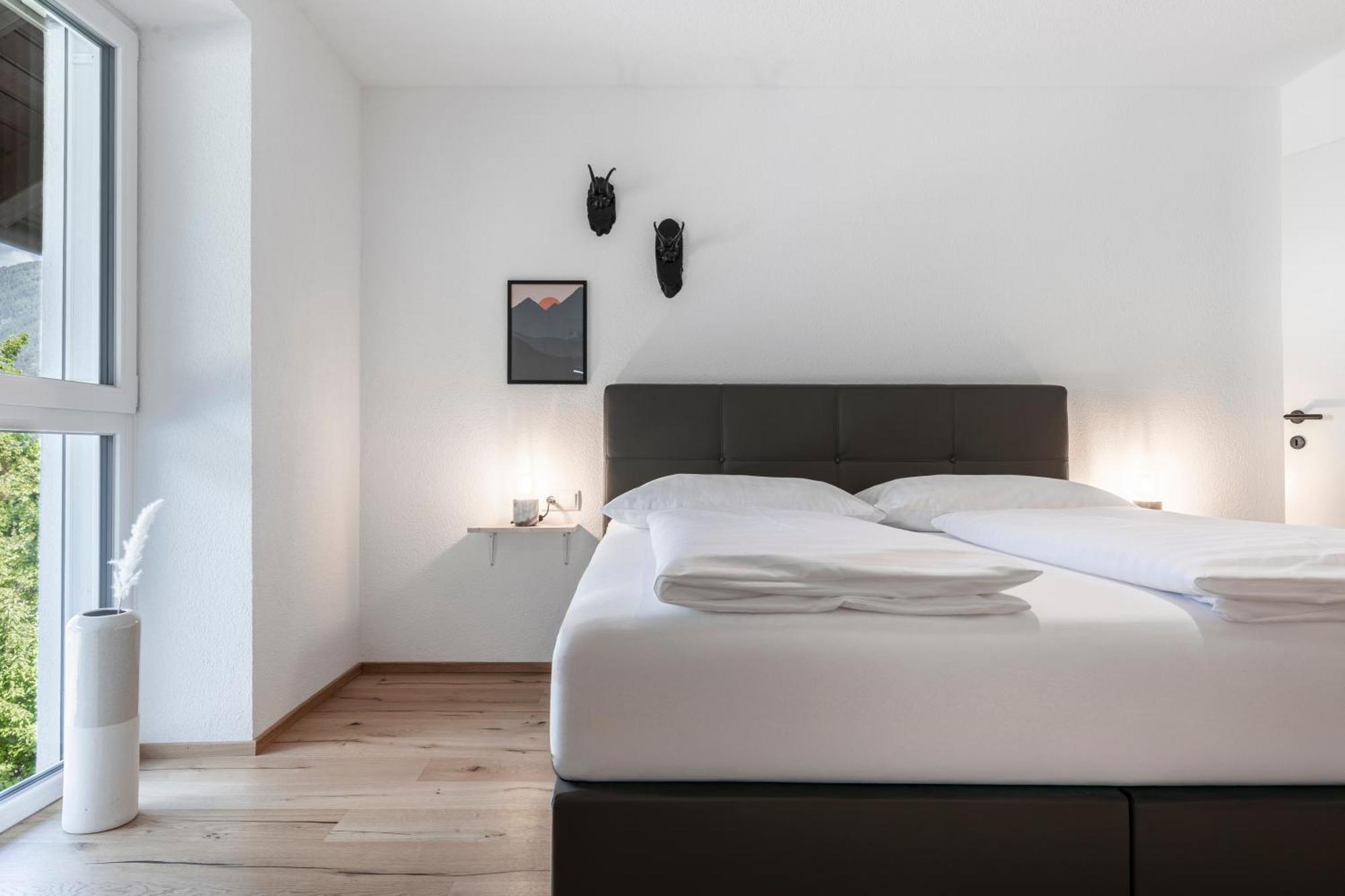 Kiechls Homebase - Adults Only Tarrenz Bilik gambar